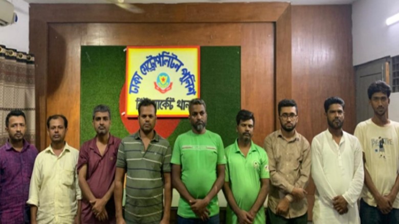 রাজধানীর নিউমার্কেট ও পল্লবী এলাকায় পুলিশের বিশেষ অভিযান, গ্