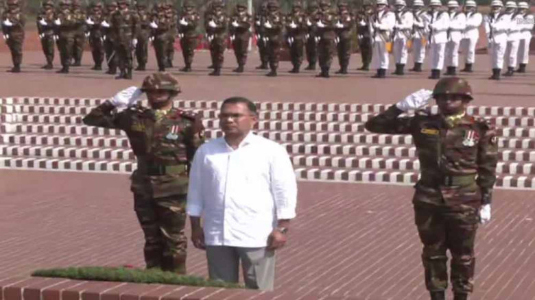 স্মৃতিসৌধে শ্রদ্ধা জানালেন প্রধানমন্ত্রী