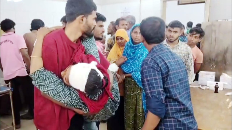 নড়াইলের লোহাগড়ায় দুইপক্ষের সংঘর্ষে ইউপি সদস্য  ও দুই নারীসহ আহত ১৫