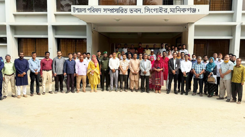 সরকারি অফিসে যথাসময়ে উপস্থিতি তদারকি  করতে মানিকগঞ্জে আকস্মিক পরিদর্শনে জনপ্রশাসন প্রতিমন্ত্রী।