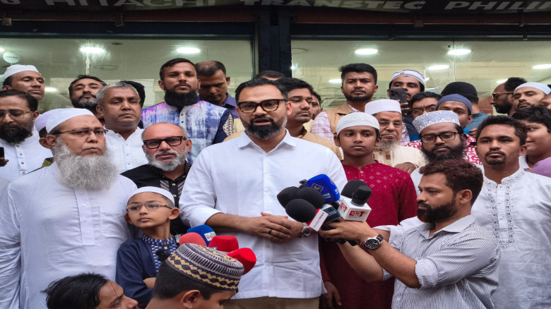 মিরপুরে আমিনুল হকের ব্যতিক্রমী উদ্যোগ: পাঁচ ওয়াক্ত নামাজ পড়ায় মিললো সাইকেল