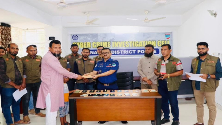 নড়াইল সিসিআইসি কর্তৃক হারিয়ে যাওয়া ২০টি মোবাইল ও নগদ ২১২,