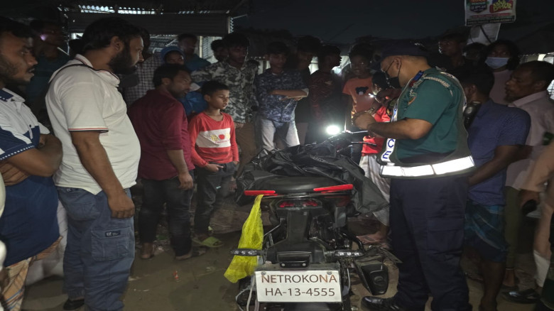 গাজীপুরে ট্রাকের ধাক্কায় মোটরসাইকেল আরোহী নিহত