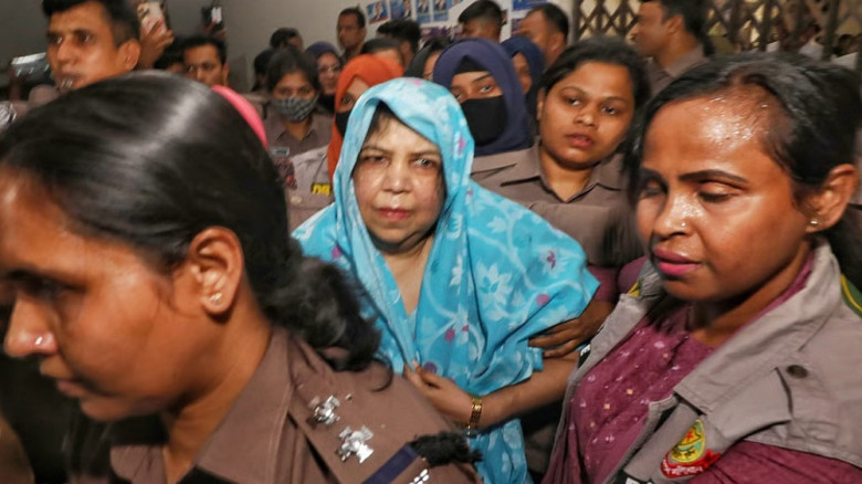 আদালত থেকে নামানোর সময় সিঁড়িতে পড়ে গেলেন সাবেক স্পিকার শিরীন শারমিন