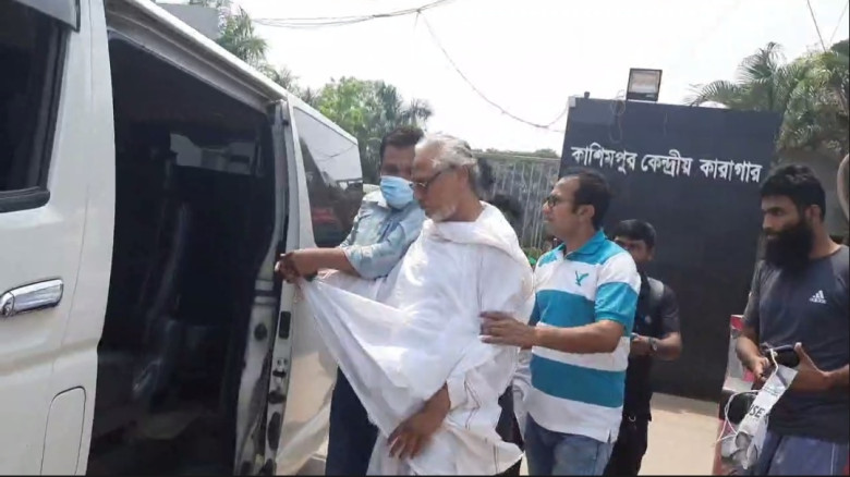 কাশিমপুর কারাগার থেকে কারামুক্ত বাউল শিল্পী আবুল সরকার