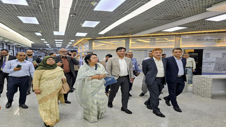 হজযাত্রা নির্বিঘ্ন করতে সর্বোচ্চ প্রস্তুতি: বিমানবন্দরে  মন্ত্রী-প্রতিমন্ত্রীর সরেজমিন পরিদর্শন
