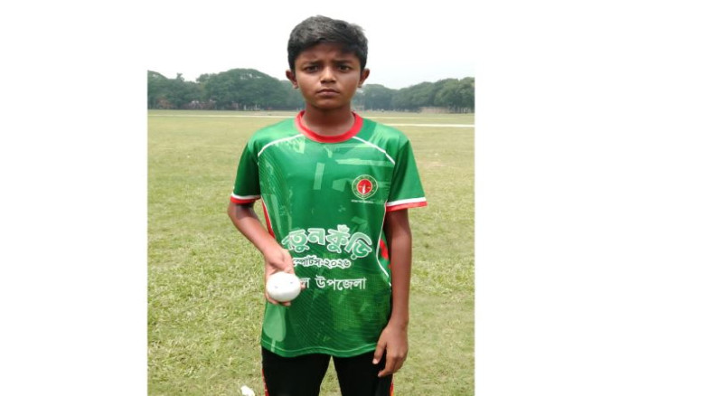 নতুন কুঁড়ি ক্রীড়া প্রতিযোগিতা: মাঠে ইশানের সেঞ্চুরির ঝড়, বল হাতে ইমরানের ম্যাজিক।