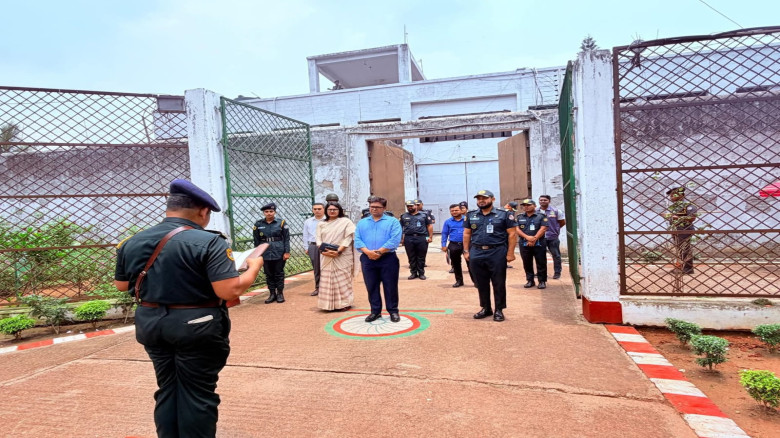 কাশিমপুর হাইসিকিউরিটি কারাগার পরিদর্শন করলেন গাজীপুরের জেলা 