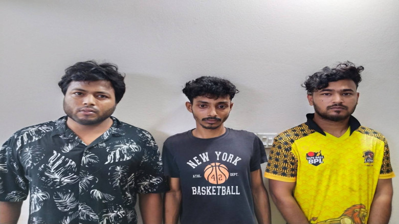 গাজীপুরে বিদেশি মদসহ তিনজন গ্রেফতার