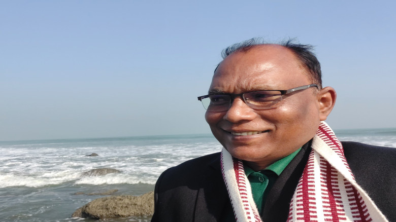 ফসলী জমি কেঁটে পুকুর,  টপসোয়েল যাচ্ছে ইটভাটায়।  দলীয়প্রভাবে,