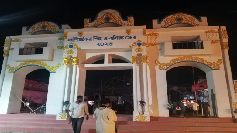 কালিয়াকৈরে গান বাজনা দিয়ে উচ্চ শব্দে চলছে শিল্প ও বাণিজ্য মেলা