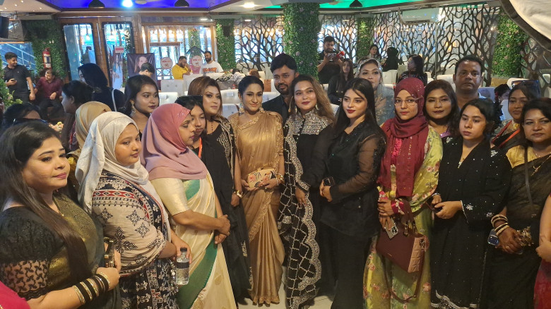 গাজীপুরে দেশ-বিদেশের মেকআপ আর্টিস্টদের অংশগ্রহণ দিনব্যাপী প্রশিক্ষণ কর্মশালা অনুষ্ঠিত