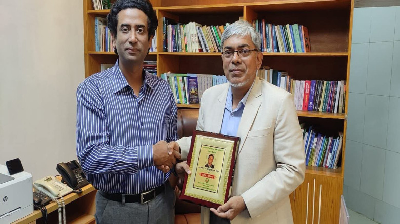 ইউজিসি সদস্যের সঙ্গে ডুয়েট উপাচার্যের সৌজন্য সাক্ষাৎ