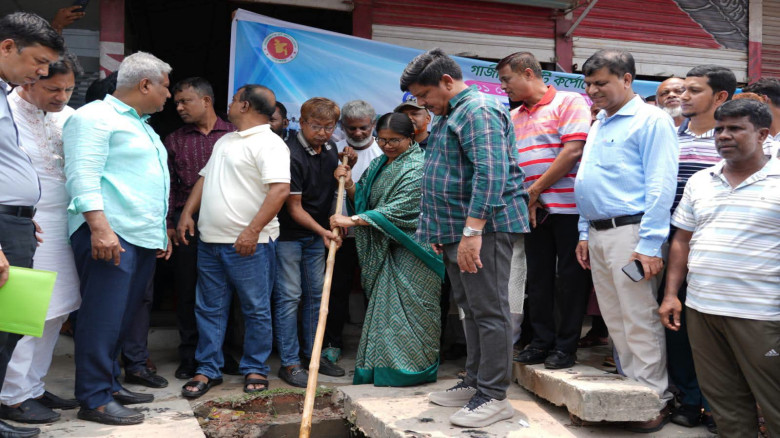 গাজীপুরে সিটি করপোরেশন এলাকায় ড্রেন লাইন পরিস্কার কার্যক্রম 