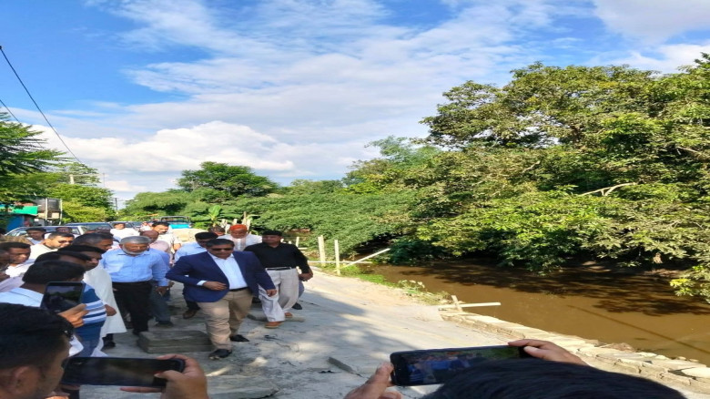 প্রধানমন্ত্রীর নির্দেশে গাজীপুরে ধ্বসে যাওয়া রাস্তা পরিদর্শনে প্রতিমন্ত্রী মীর শাহে আলম
