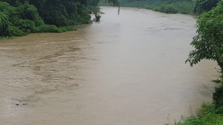 পাহাড়ি ঢল ও টানা বৃষ্টিতে ফেনীর তিন নদীর পানি বৃদ্ধি, বন্যার