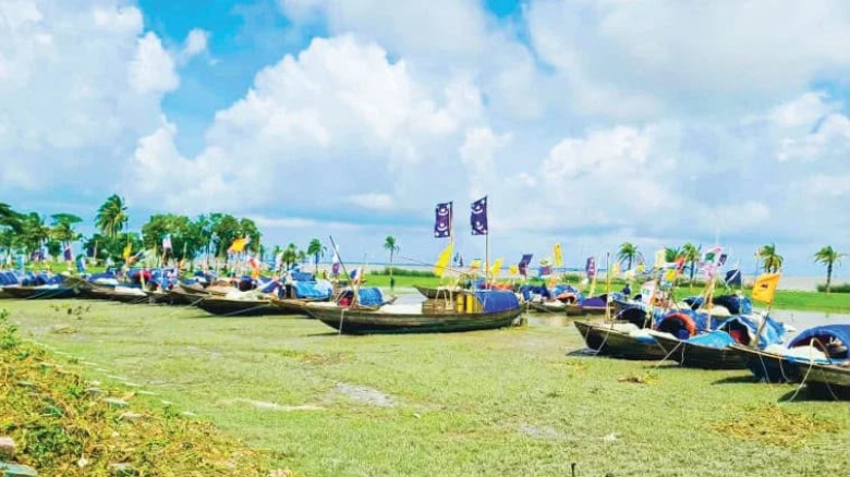 তজুমদ্দিনে ভরা মৌসুমেও ইলিশের দেখা নেই, বিপাকে হাজারো জেলে