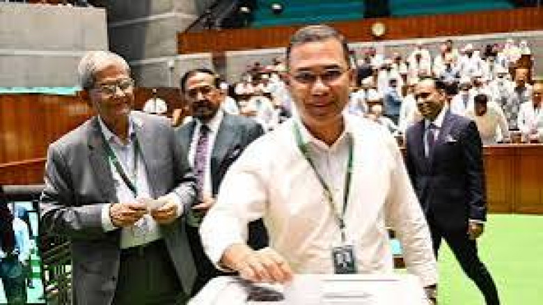 রাষ্ট্রপতি নির্বাচন: প্রার্থীকে নিয়ে ভোট দিলেন প্রধানমন্ত্রী তারেক রহমান