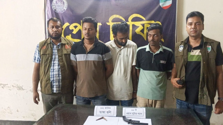 যশোরে ওয়ান শুটারগান ও দুই রাউন্ড গুলিসহ ৩ জন গ্রেপ্তার
