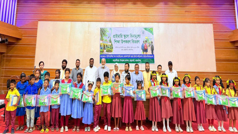 হালুয়াঘাটে আইএসডিআরএফ ও উপজেলা প্রশাসনের উদ্যোগে ৫০০ শিক্ষার্থীর মাঝে বিনামূল্যে শিক্ষা উপকরণ বিতরণ