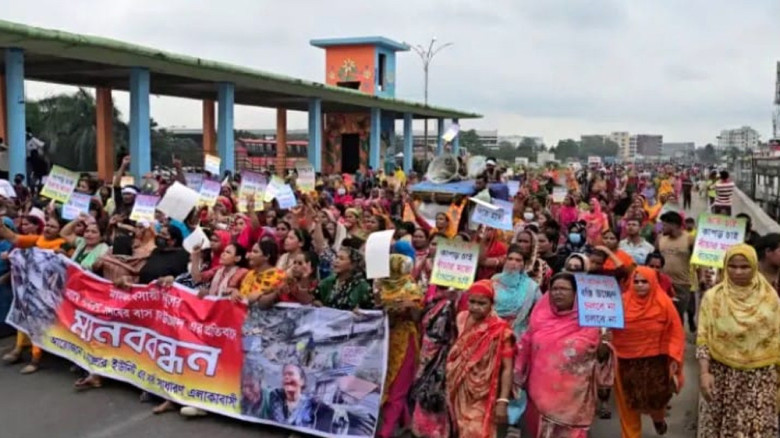 পুনর্বাসনের দাবিতে টঙ্গীতে ফ্লাইওভার অবরোধ বস্তিবাসীর