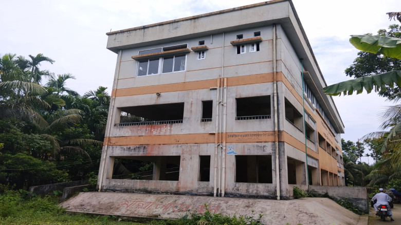 শিক্ষকদের দায়িত্ব হীনতা  ও অনিয়মের অভিযোগে ধুঁকছে ১৮৬ নং চর আইচা সরকারি প্রাথমিক বিদ্যালয়