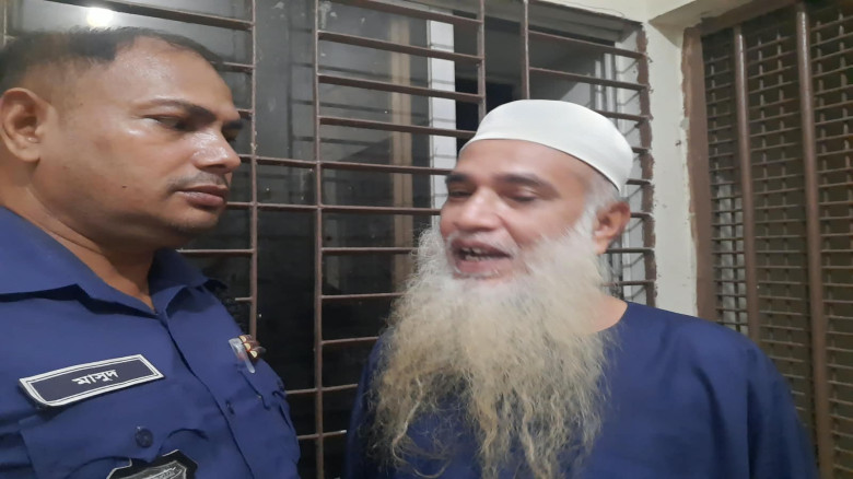 শশীভূষণে মাদকাসক্ত দন্তচিকিৎসক মুনসুর গ্রেফতার ও মামলা দায়ের
