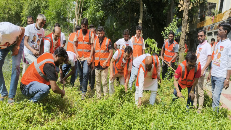 ডেঙ্গু প্রতিরোধে উত্তরা ৭ নম্বর সেক্টরে বিএনপির পরিস্কার পরি