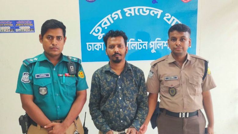 তুরাগ থানা পুলিশের অভিযানে গ্রেপ্তার খুলনার ফুলতলা উপজেলা ছাত্রলীগের সাধারণ সম্পাদক