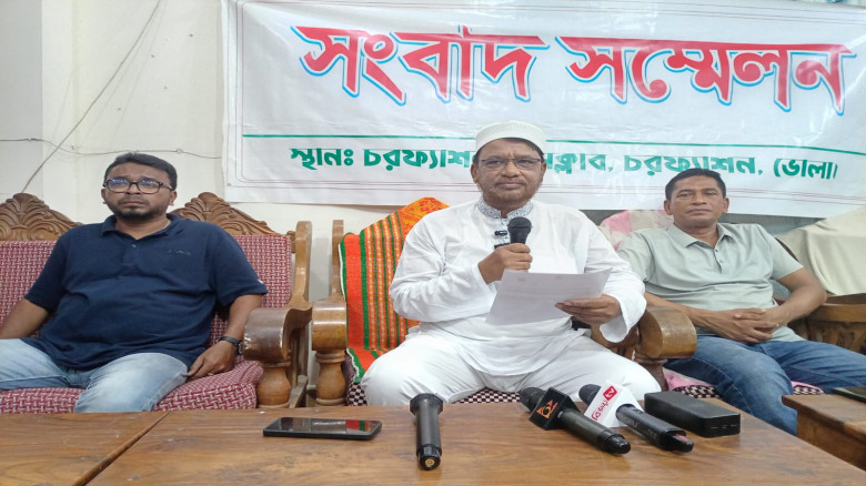 চরফ্যাশনে সরকারি চাকরিতে অনিয়মের অভিযোগে বরখাস্তের পরেও বিধি ভেঙে সংবাদ সম্মেলন