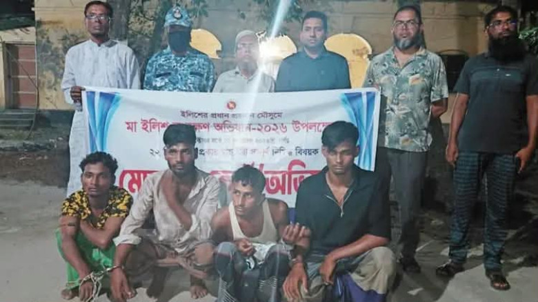 ভোলার তেঁতুলিয়া নদীতে নিষেধাজ্ঞা অমান্য করে ইলিশ শিকার, ৪ জ
