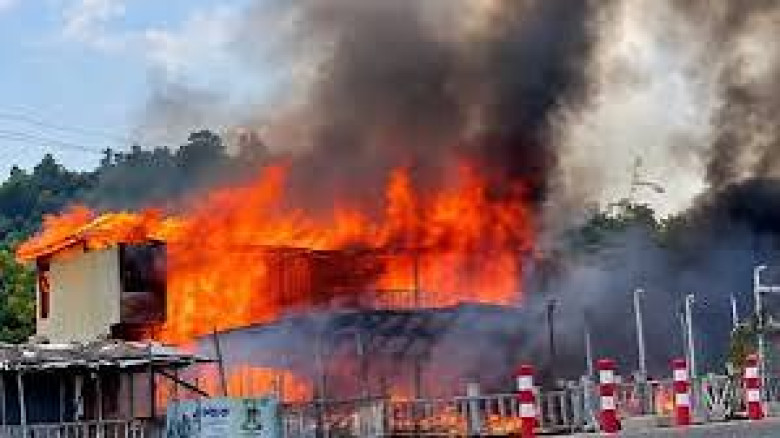 কক্সবাজারের ইনানীতে টুপটুপ রিসোর্টে ভয়াবহ অগ্নিকাণ্ডে বেসামর